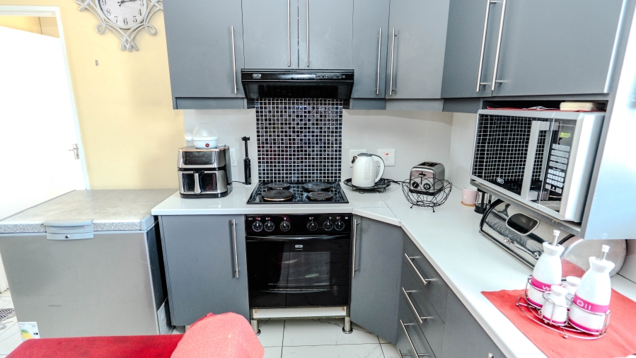 3 Bedroom Property for Sale in Sunset Glen Western Cape